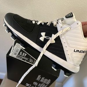 Youth Under Armour Cleats 5.5
